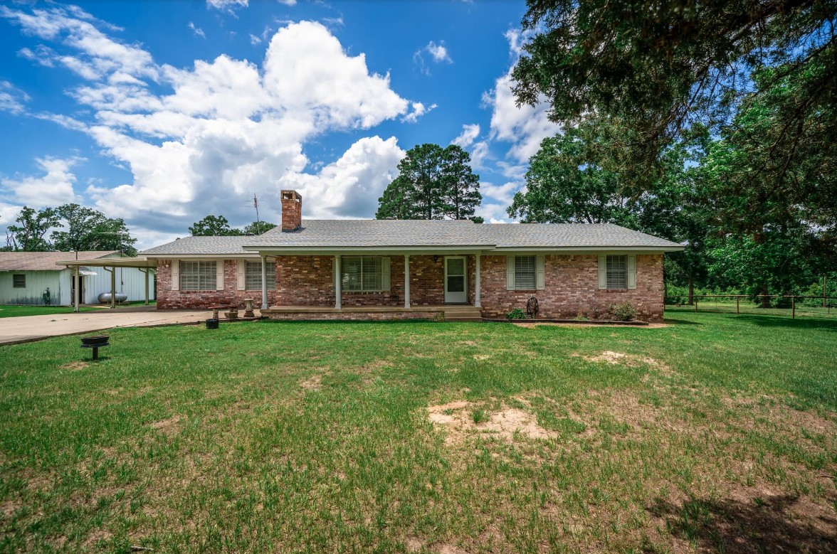East Texas country retreat property photo 2