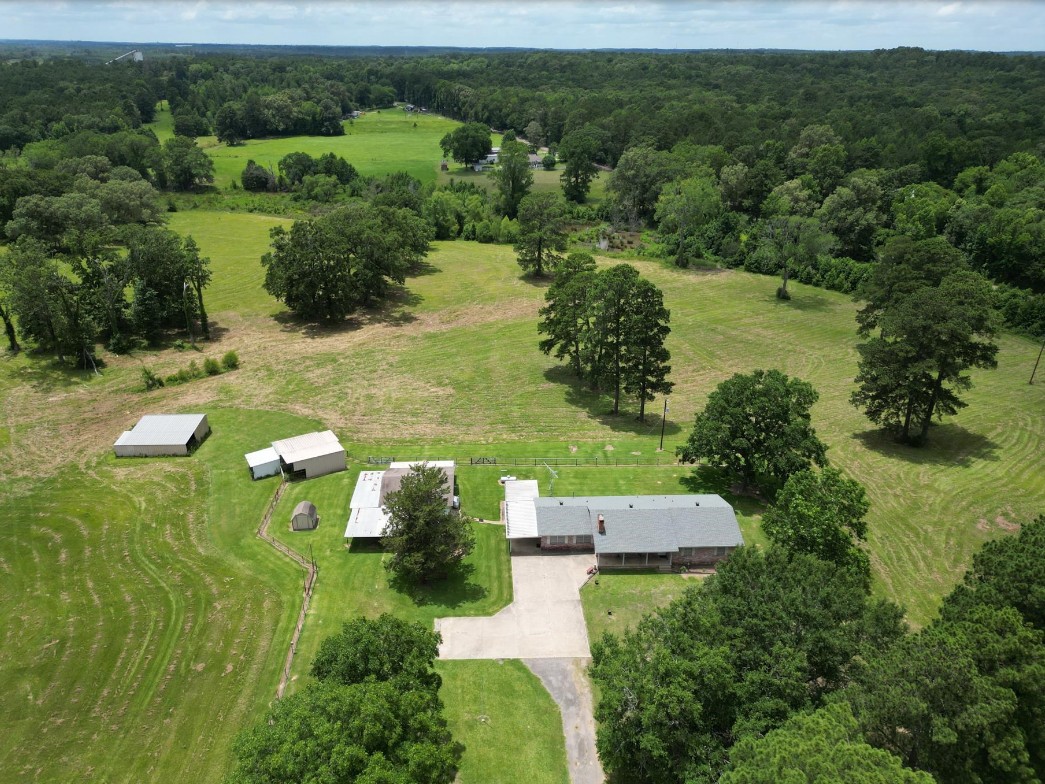 East Texas country retreat property photo 4
