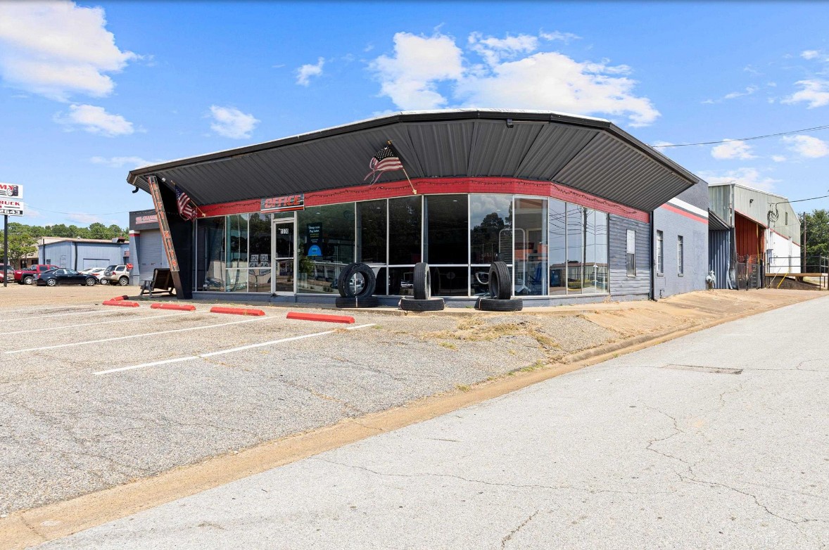 Henderson commercial tire and service property photo 1